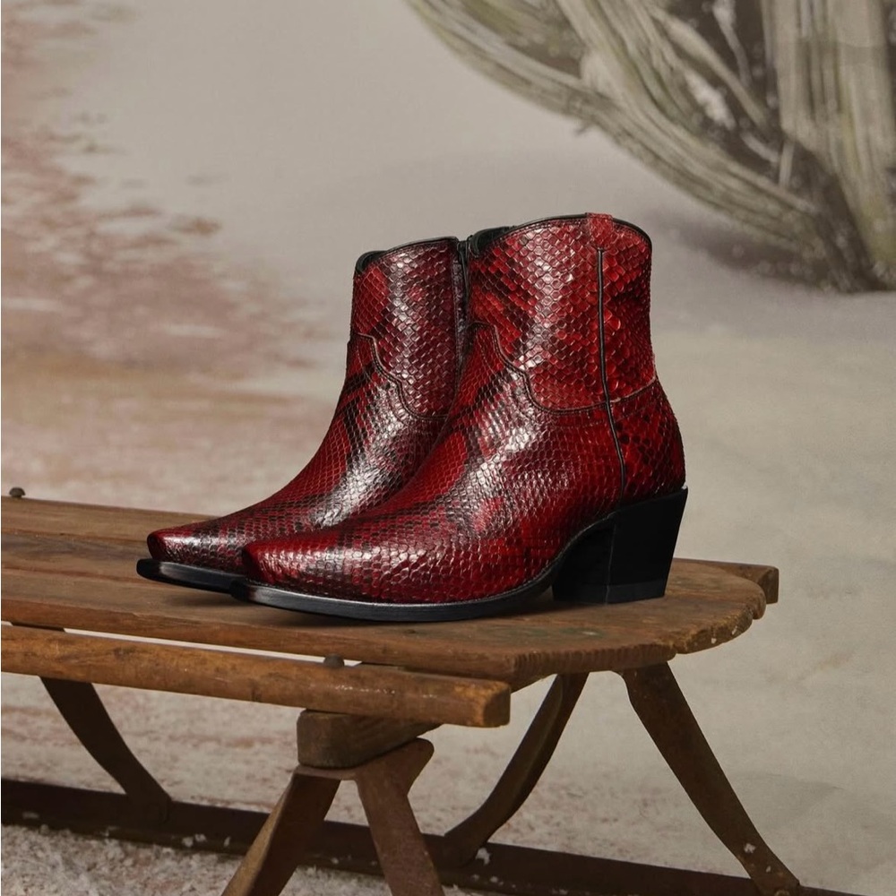 NWOT Tecovas The Daisy in Burgundy Python Skin